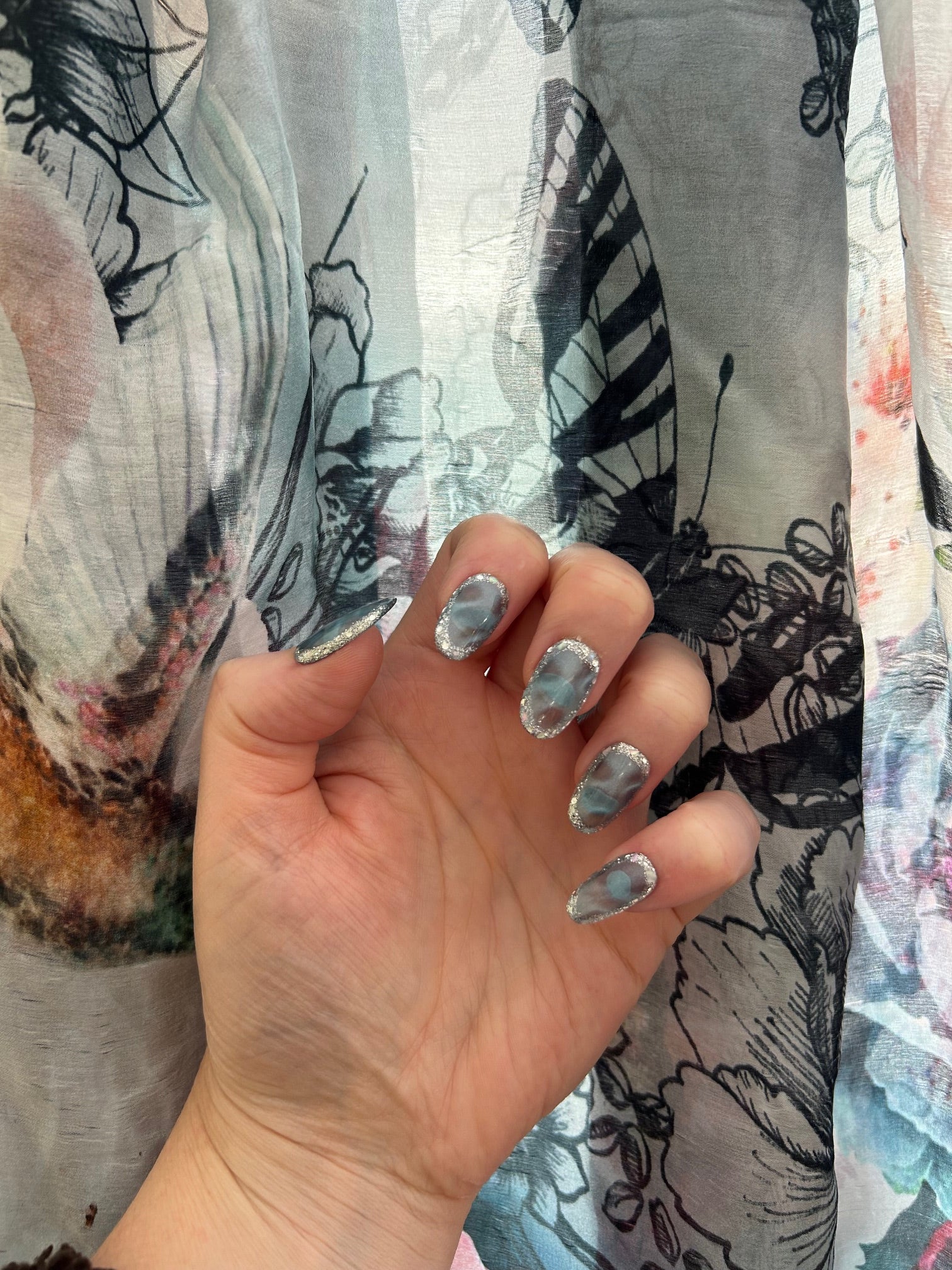 Moontide handmade Press-On Nails (medium oval) - MEDIUM NAIL SIZE