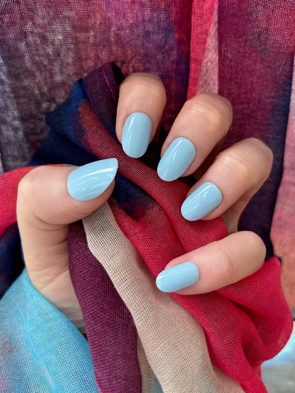 Skye Press-On Nails (medium oval)