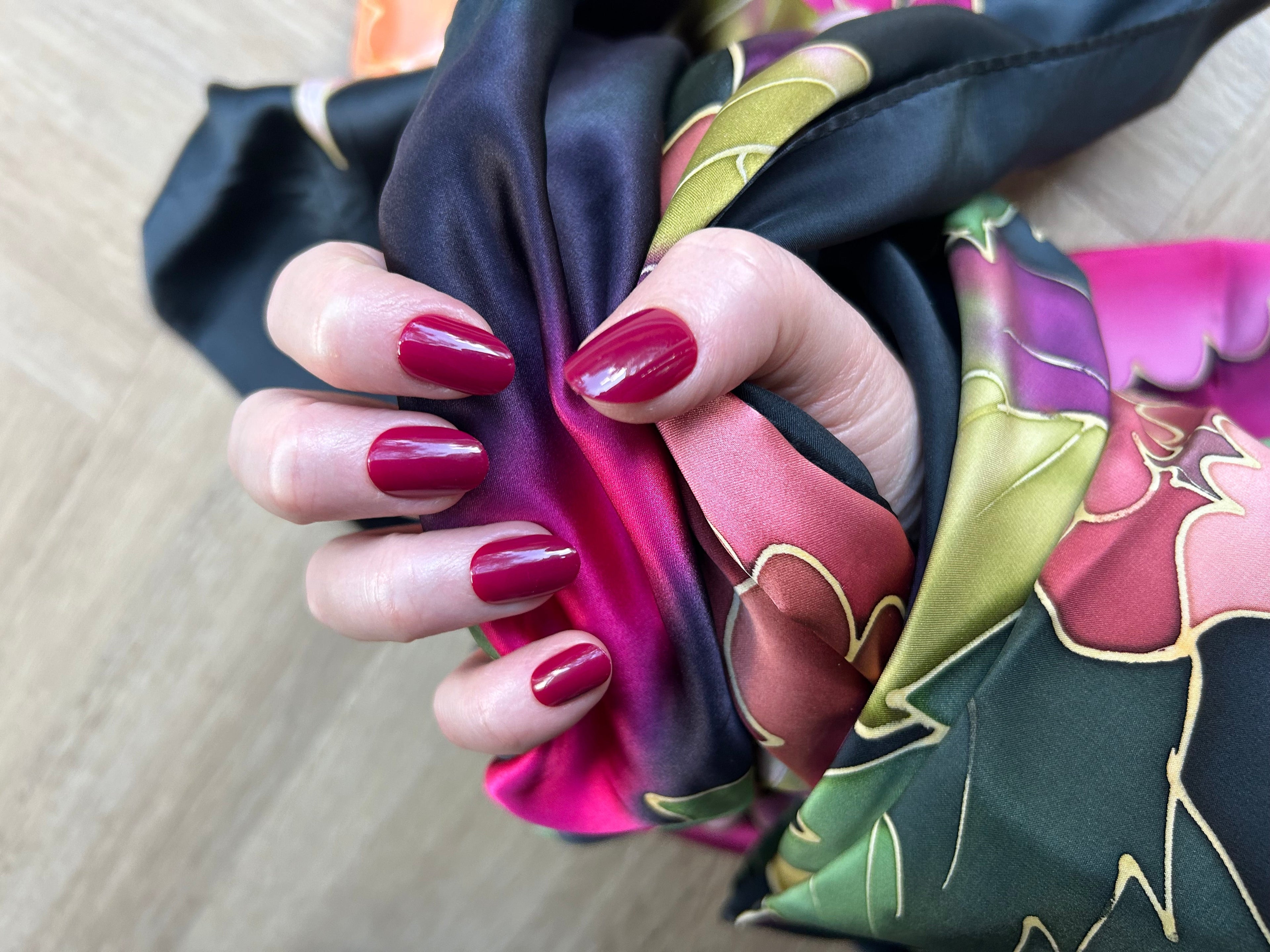 Valentine's Roses Press-On Nails (medium almond)