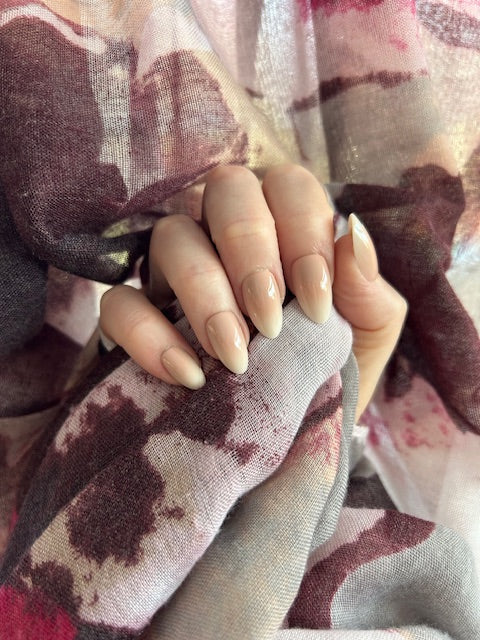 French Kiss Ombre Press-On Nails (medium almond)