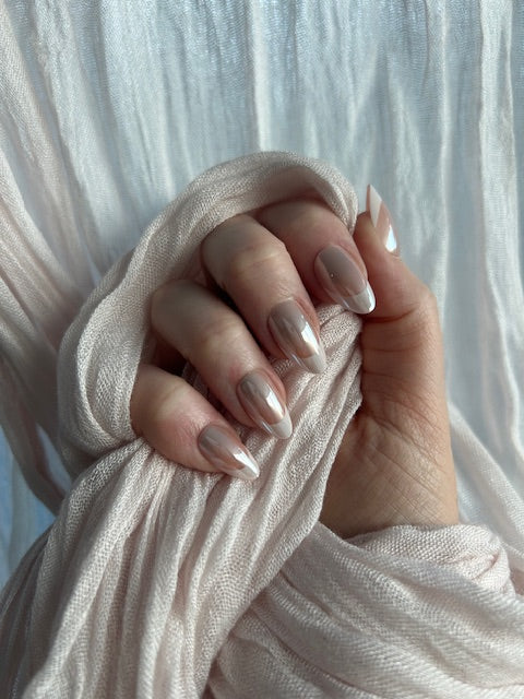 French Pearl Press-On Nails (medium almond)