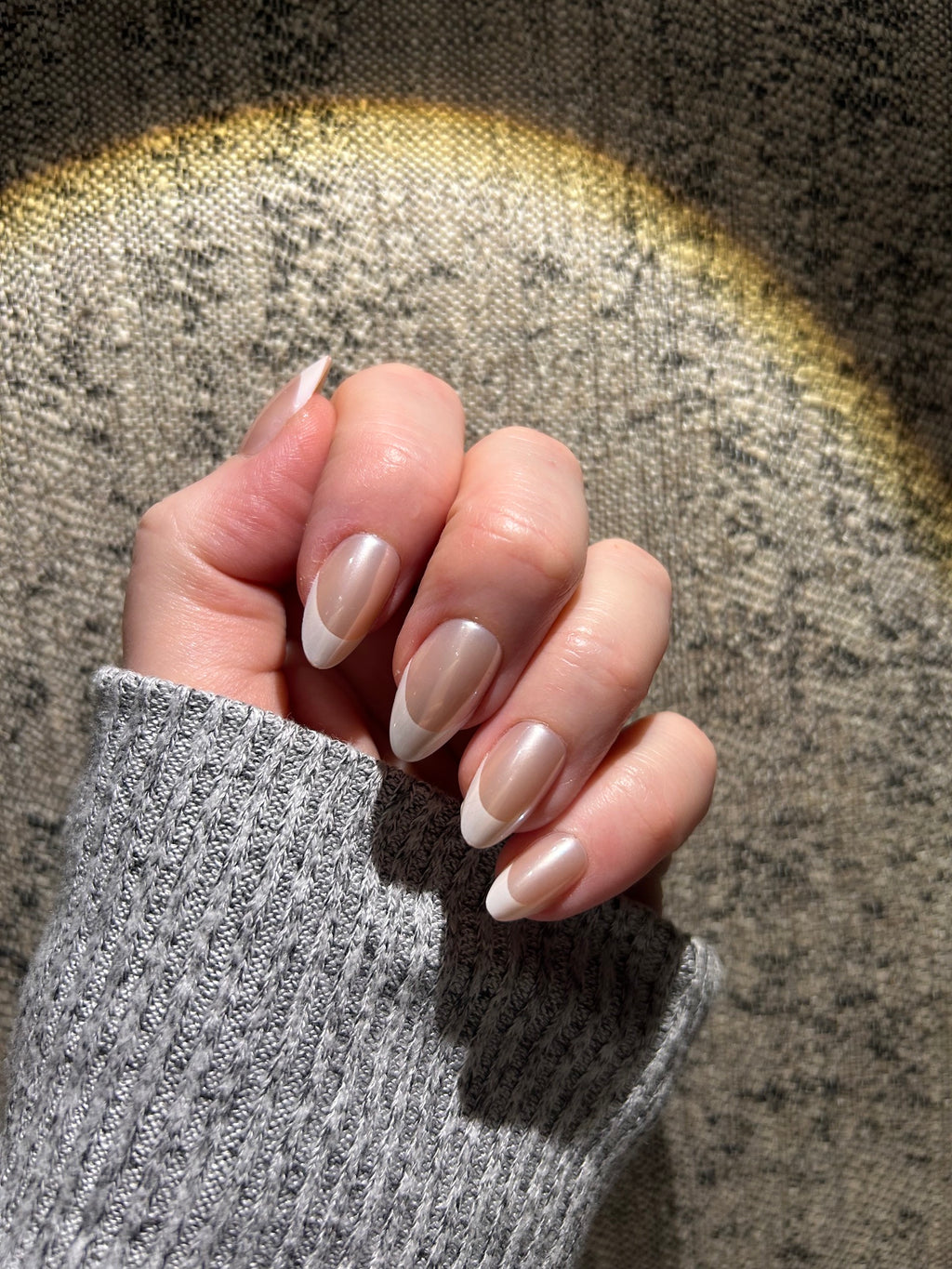 French Pearl Press-On Nails (medium almond)
