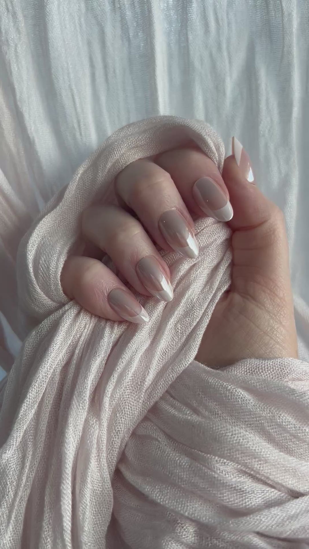 French Pearl Press-On Nails (medium almond)