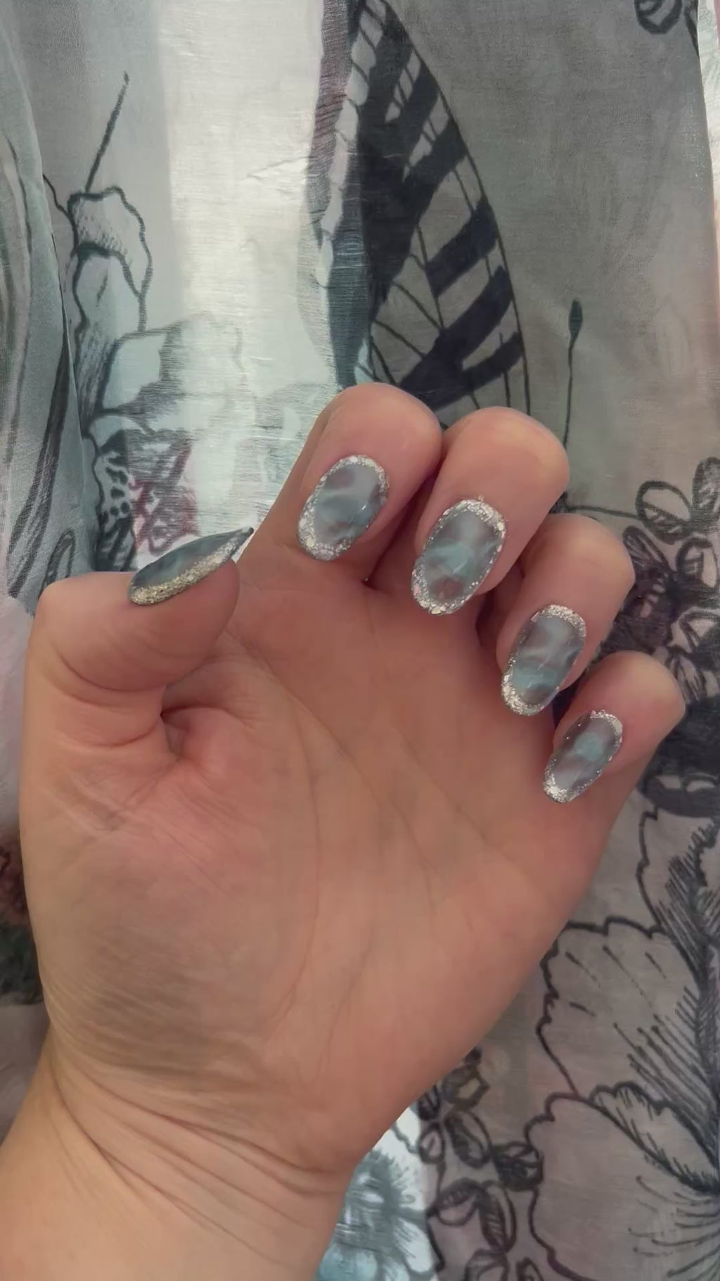 Moontide handmade Press-On Nails (medium oval) - MEDIUM NAIL SIZE